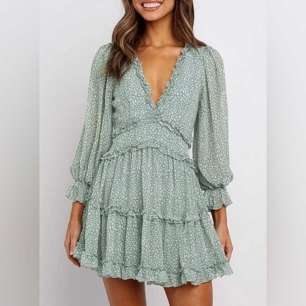 Dokotoo Women’s Deep V-Neck Long Sleeve Floral Mini Dress